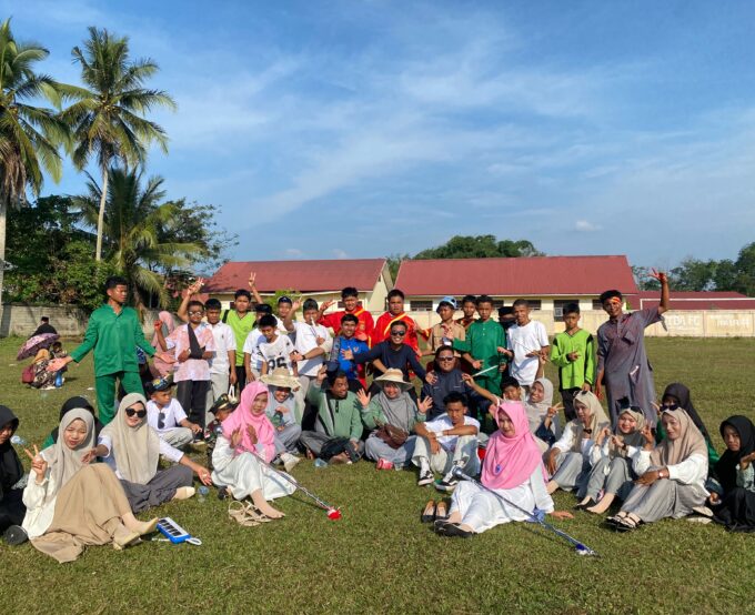Drumband Ponpes Tanboa Semarakkan Pawai HUT RI